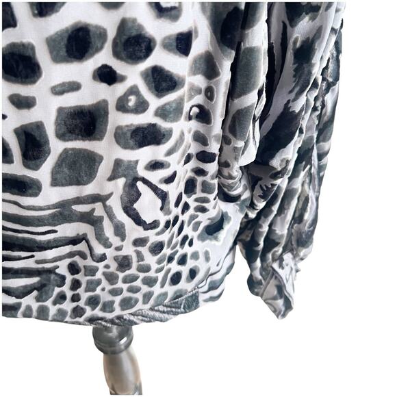 Hale Bob Burnout Velvet Tunic Dolman Sleeve Black Size Small V-Neck Animal Print - Picture 5 of 15